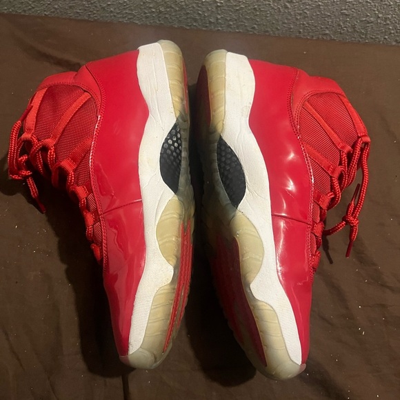 Vibrant Red Basketball Sneakers Nike Retro Air Jordan 11 Win like 92 - Picture 1 of 10